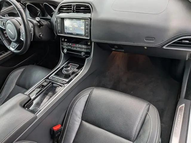 2018 Jaguar XE 25t R-Sport