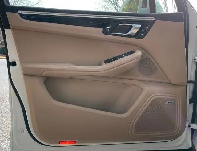 2022 Porsche Macan Macan