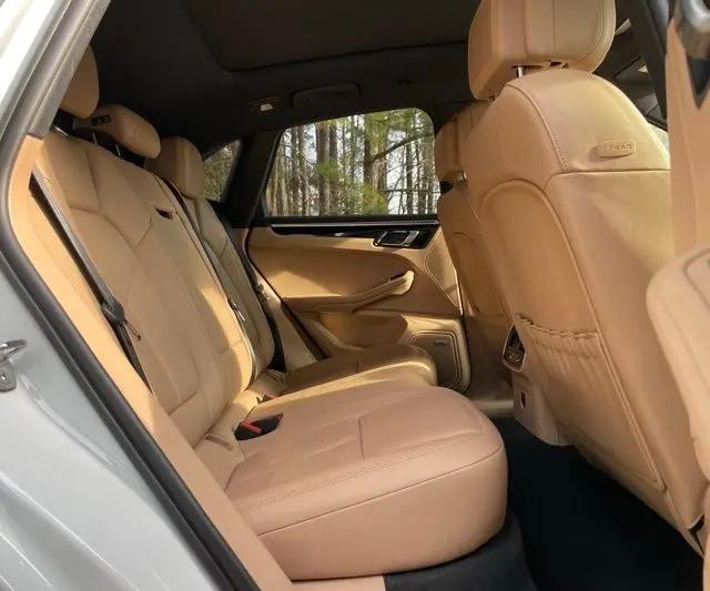 2022 Porsche Macan Macan