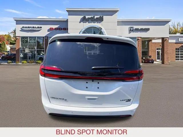 2027 Chrysler Pacifica Limited