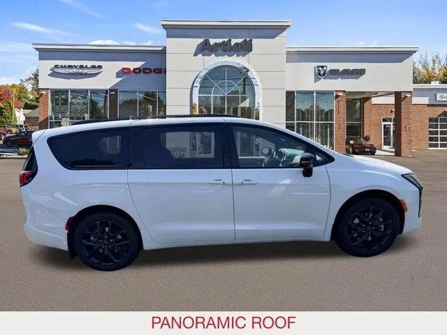 2027 Chrysler Pacifica Limited