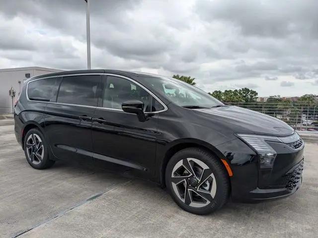 2027 Chrysler Pacifica Limited
