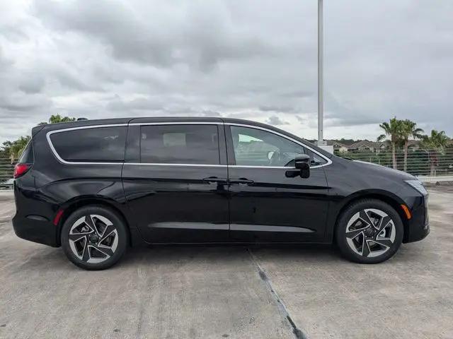 2027 Chrysler Pacifica Limited