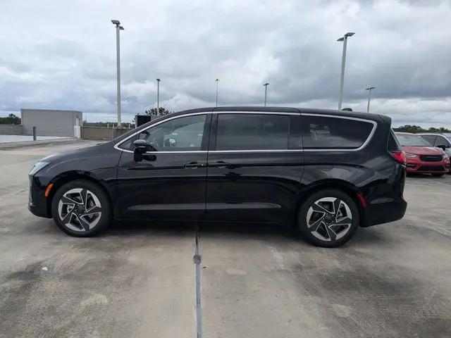 2027 Chrysler Pacifica Limited