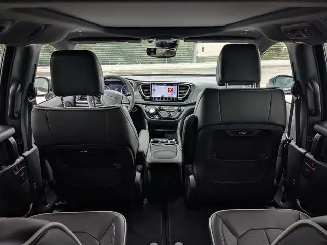 2027 Chrysler Pacifica Limited