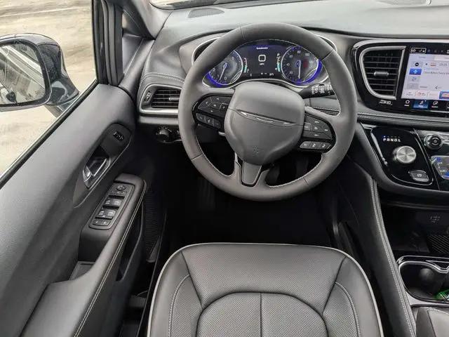 2027 Chrysler Pacifica Limited