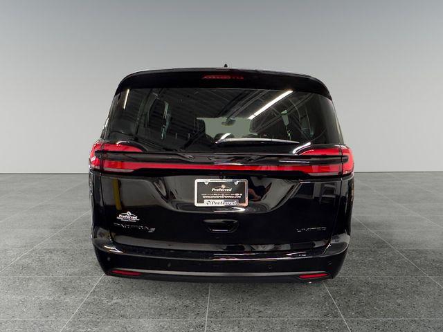 2027 Chrysler Pacifica Limited