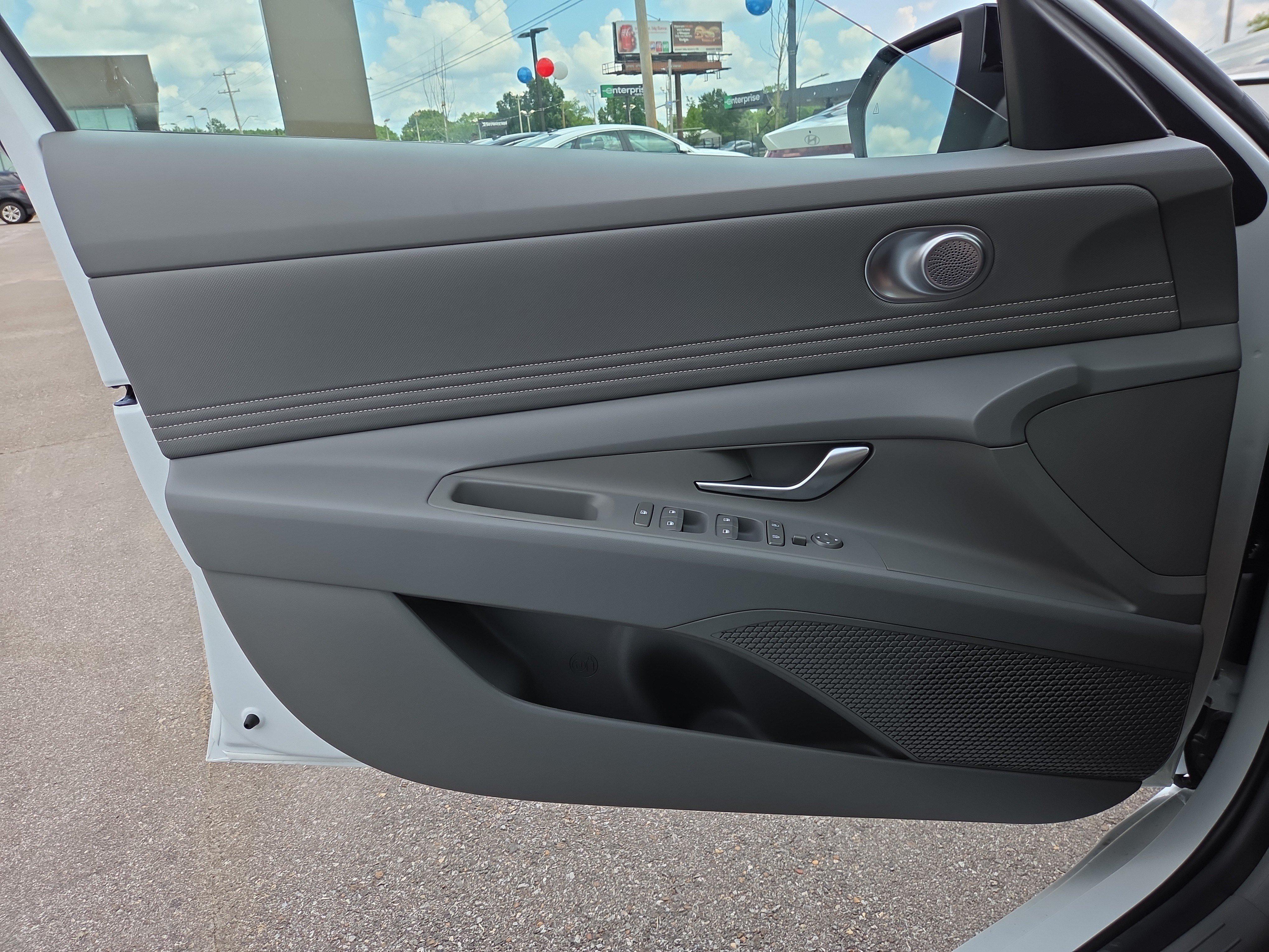 2026 Hyundai Elantra SEL - Photo 8