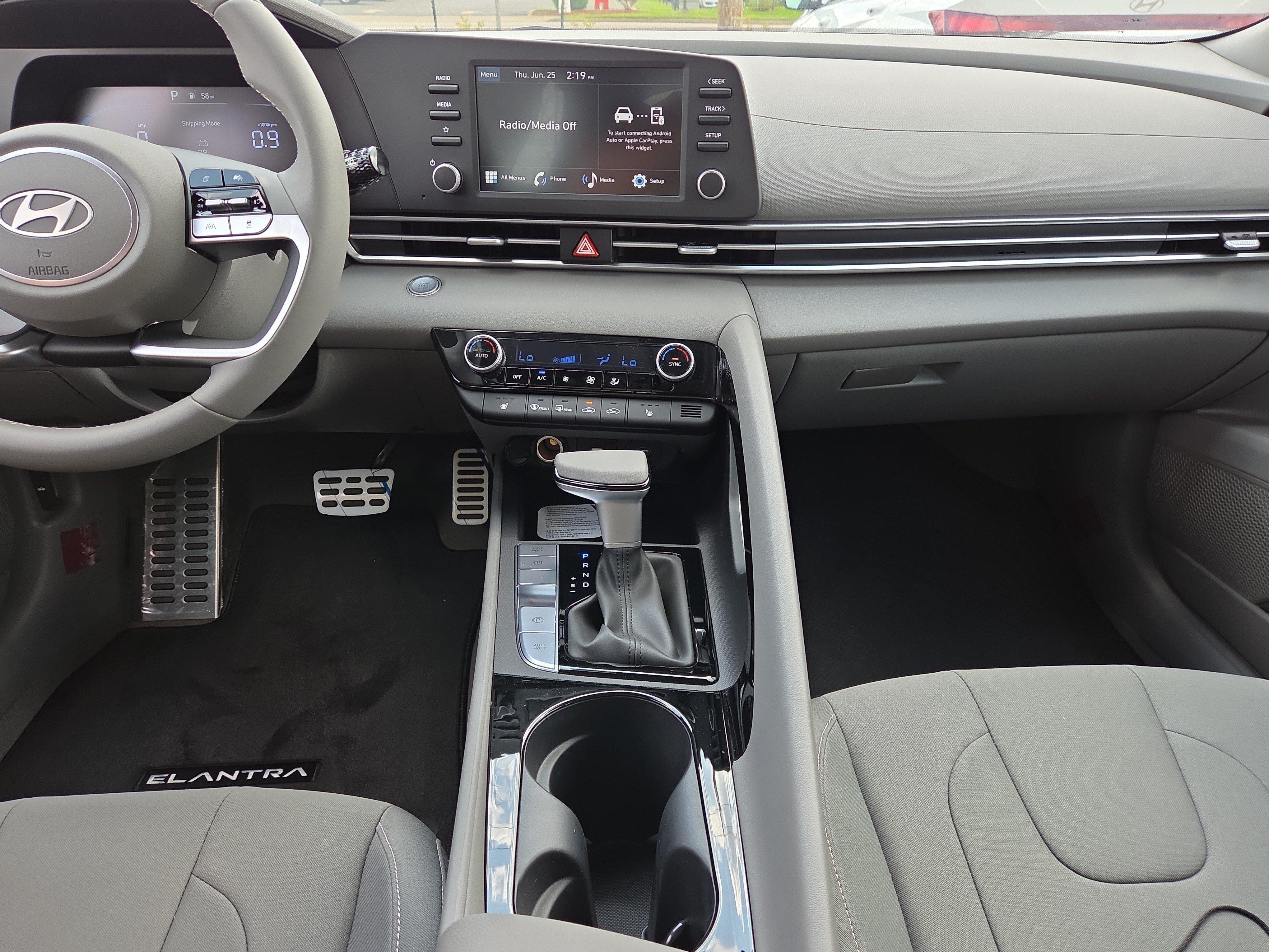 2026 Hyundai Elantra SEL - Photo 10