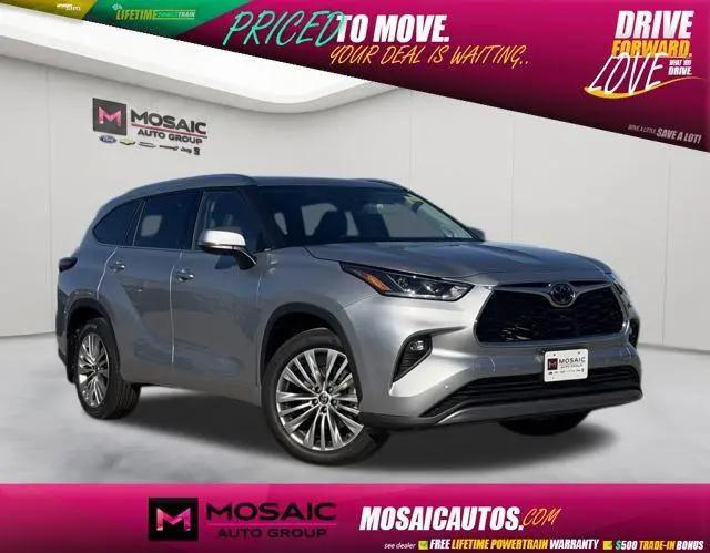 2024 Toyota Highlander Platinum for sale in Zumbrota, MN