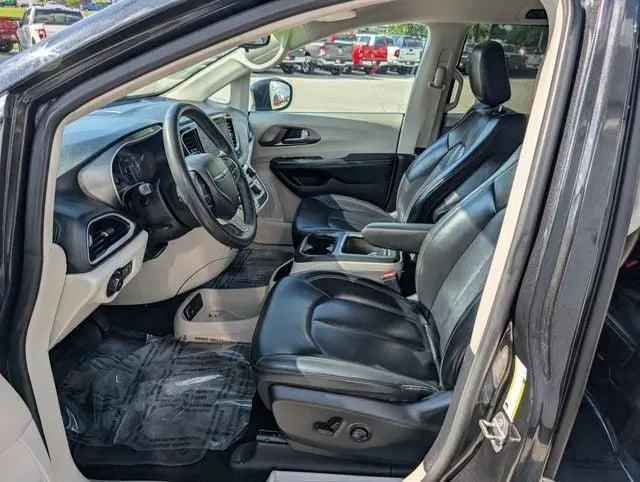 2023 Chrysler Pacifica Touring L for sale in Waterloo, IA