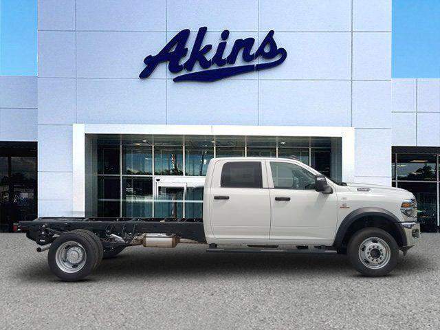 2026 RAM 5500 Chassis RAM 5500 TRADESMAN CHASSIS CREW CAB 4X4 84 CA