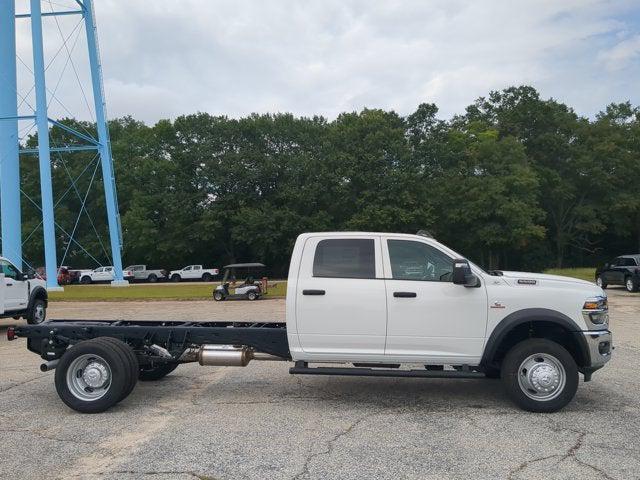 2026 RAM 5500 Chassis RAM 5500 TRADESMAN CHASSIS CREW CAB 4X4 84 CA