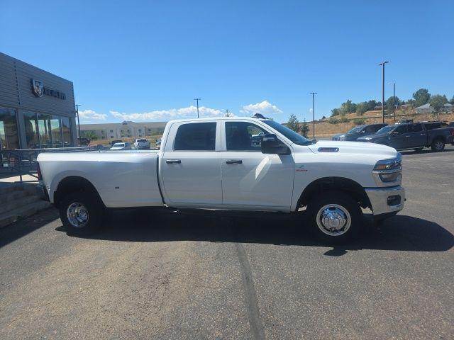 2026 RAM Ram 3500 RAM 3500 TRADESMAN CREW CAB 4X4 8 BOX