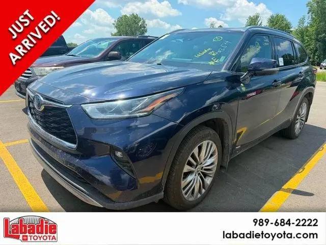 2021 Toyota Highlander Hybrid Platinum for sale in Bay City, MI