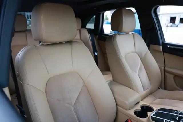 2017 Porsche Macan Macan