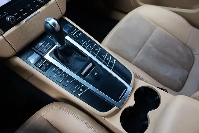 2017 Porsche Macan Macan