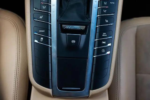 2017 Porsche Macan Macan