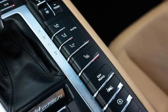 2017 Porsche Macan Macan
