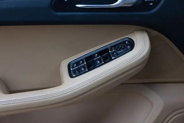 2017 Porsche Macan Macan