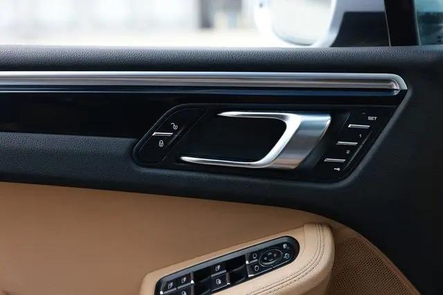2017 Porsche Macan Macan