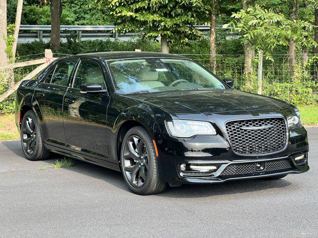 2023 Chrysler 300 Touring L