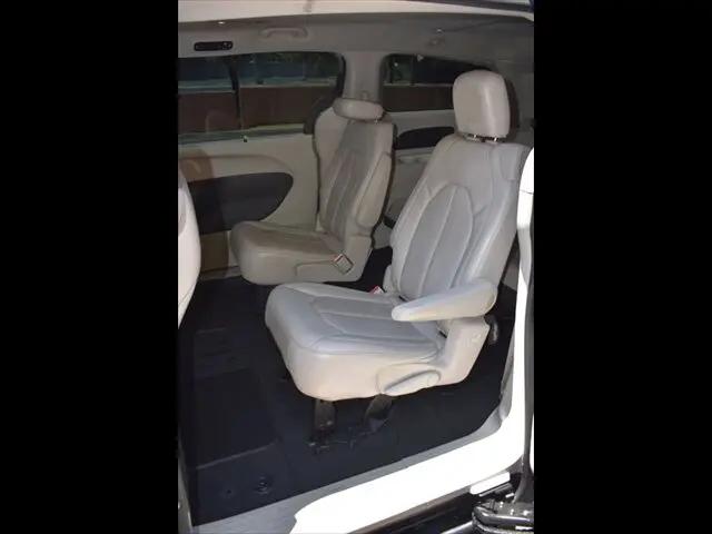 2021 Chrysler Voyager LXI