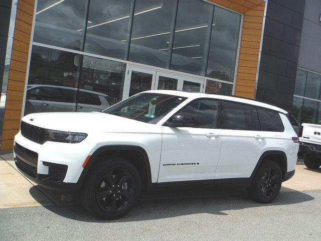 2023 Jeep Grand Cherokee L Altitude 4x4 2023 Jeep Grand Cherokee L Altitude 4x4