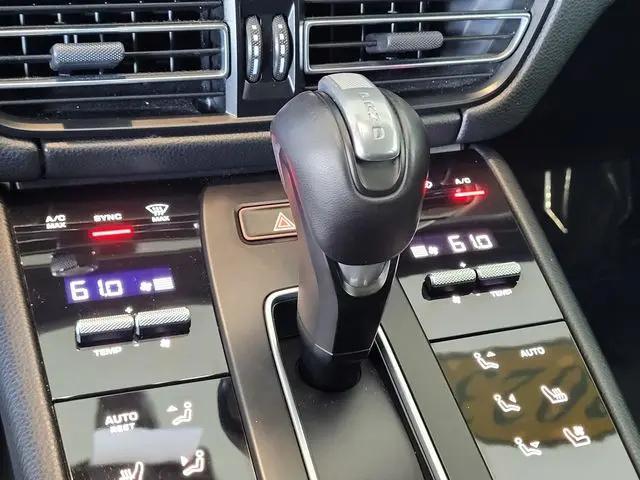 2023 Porsche Macan T