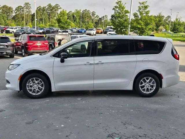 2027 Chrysler Pacifica LX