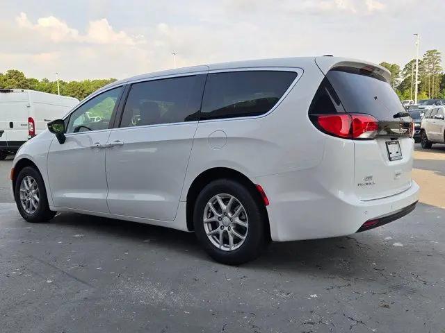 2027 Chrysler Pacifica LX