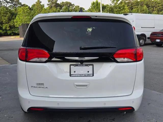 2027 Chrysler Pacifica LX
