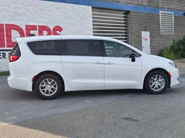 2027 Chrysler Pacifica LX