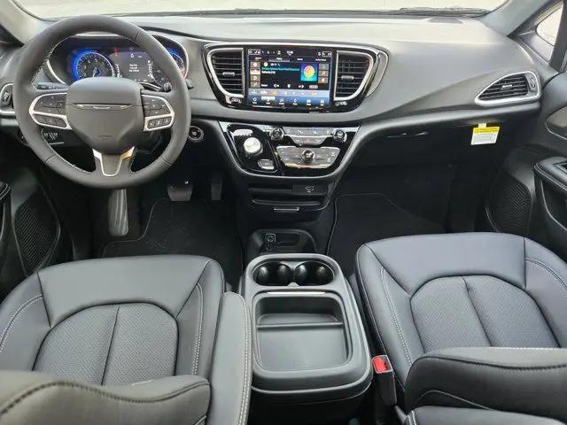 2027 Chrysler Pacifica LX