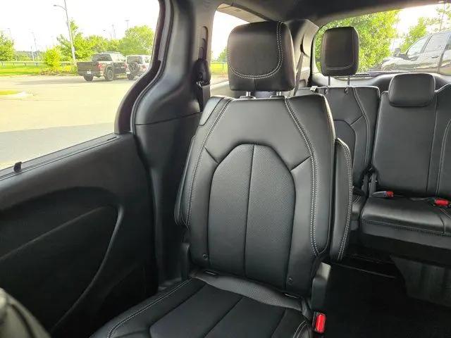 2027 Chrysler Pacifica LX