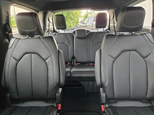 2027 Chrysler Pacifica LX