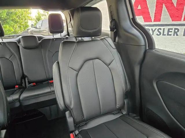 2027 Chrysler Pacifica LX