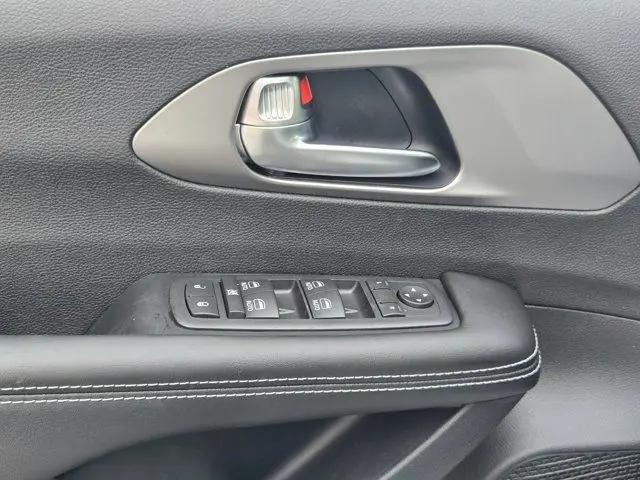 2027 Chrysler Pacifica LX