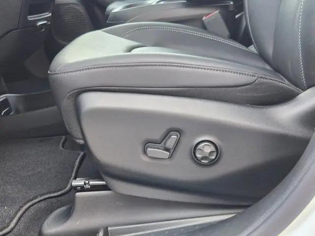 2027 Chrysler Pacifica LX