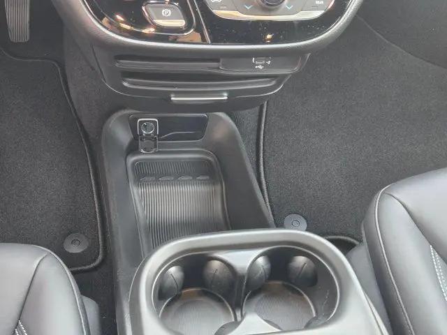 2027 Chrysler Pacifica LX