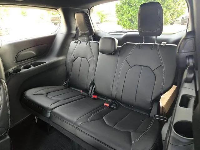 2027 Chrysler Pacifica LX