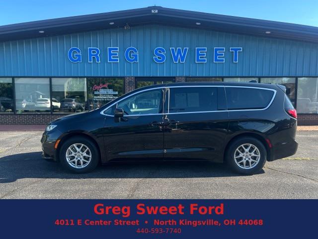 2023 Chrysler Pacifica Touring L for sale in North Kingsville, OH