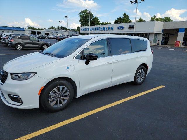 2024 Chrysler Pacifica Hybrid Select for sale in Washington, MO