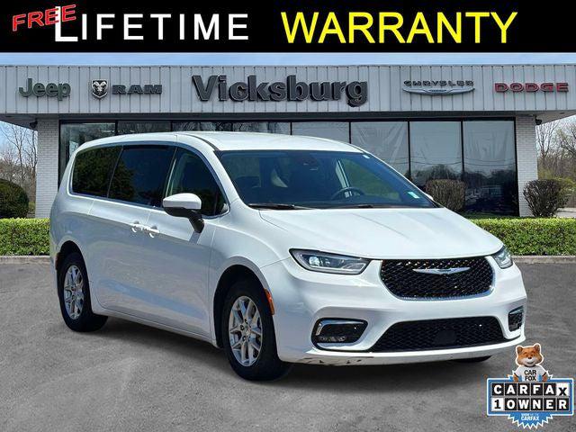 2023 Chrysler Pacifica Touring L for sale in Vicksburg, MI