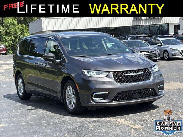 2023 Chrysler Pacifica Touring L for sale in Vicksburg, MI