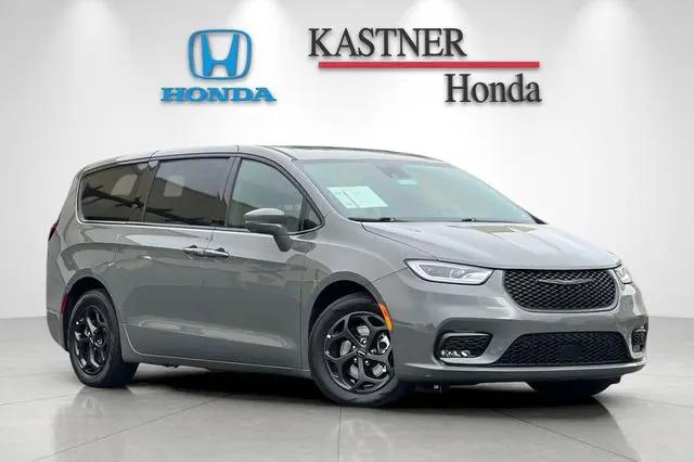2022 Chrysler Pacifica Hybrid Limited for sale in Napa, CA