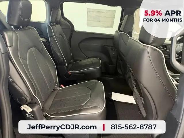 2027 Chrysler Pacifica Limited