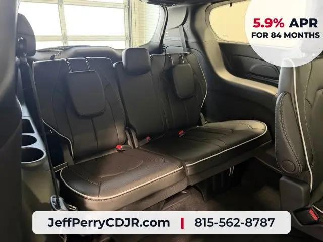 2027 Chrysler Pacifica Limited