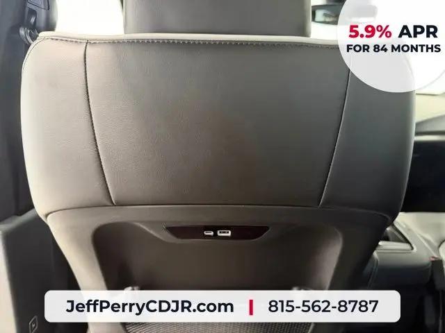 2027 Chrysler Pacifica Limited