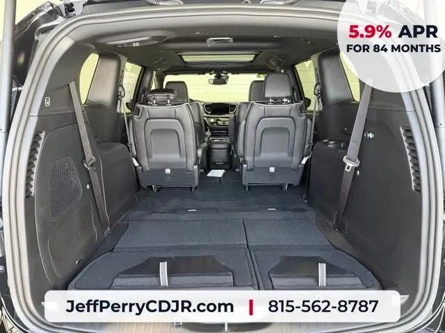 2027 Chrysler Pacifica Limited